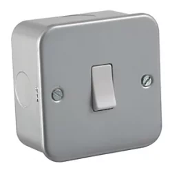 Knightsbridge M1200 10AX 1-Gang Intermediate-Way Metal Clad Intermediate Switch with White Inserts