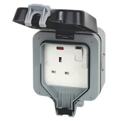British General IP66 13A 1-Gang DP Weatherproof Outdoor Switched Socket