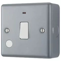 British General 20A 1-Gang DP Metal Clad Control Switch & Flex Outlet with LED with White Inserts