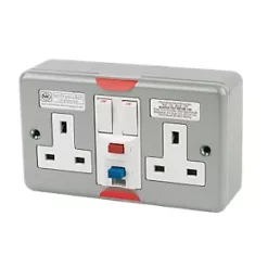 MK 13A 2-Gang DP Switched Metal Clad Active Plug Socket with White Inserts