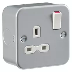 Knightsbridge MR7000 13A 1-Gang DP Switched Metal Clad Metal Clad Socket with White Inserts