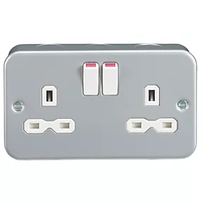 Knightsbridge MR9000 13A 2-Gang DP Switched Metal Clad Metal Clad Socket with White Inserts 2 Knightsbridge MR9000 13A 2-Gang DP Switched Metal Clad Metal Clad Socket with White Inserts - Image 2
