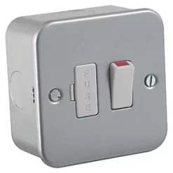 Knightsbridge M6300 13A Switched Metal Clad Fused Spur with White Inserts